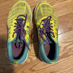 Asics women sneaker 8.5